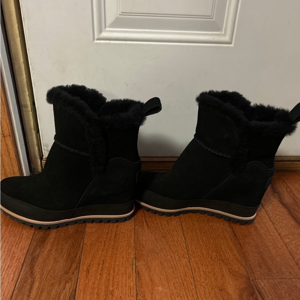 New Ugg Mavella Wedge Boots size 5